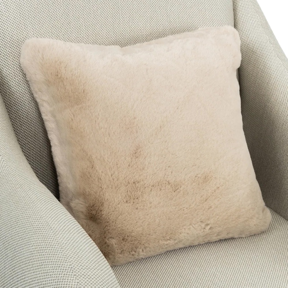 غطاء وسادة بملمس فرو الأرنب، بيج - 40 × 40 سم