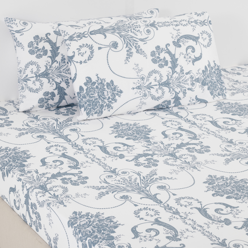 شرشف سرير بمطاط ساديرا قطني مطبوع بنقشة زهور مقاس سوبر كينج مع غطائي وسادة، أبيض وأزرق، 210 خيط - 200×200 سم