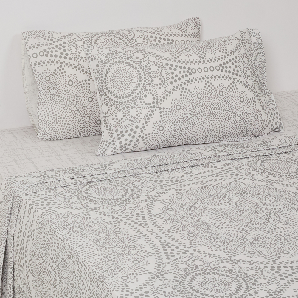 شرشف سرير مسطح قطني مقاس كوين بطبعة زهور ميداليون مع غطائين للوسادة، رمادي فاتح وأبيض، 200 خيط - 228×255 سم