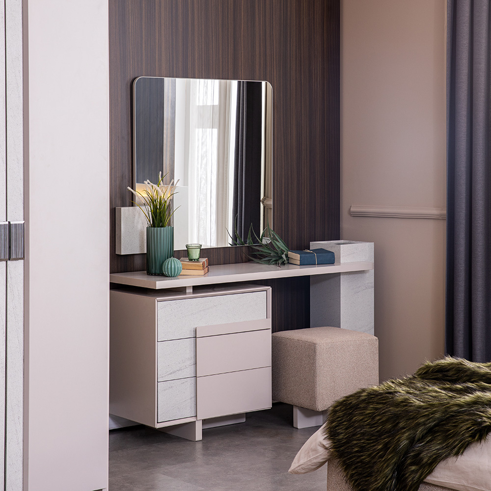 طاولة تسريحة بمرآة ومقعد من مالطا، أبيض